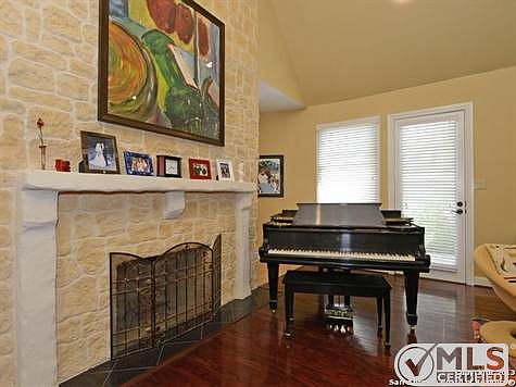 5th image of 68 Granburg Cir
