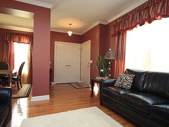 3rd image of 397 Bradbury Ln