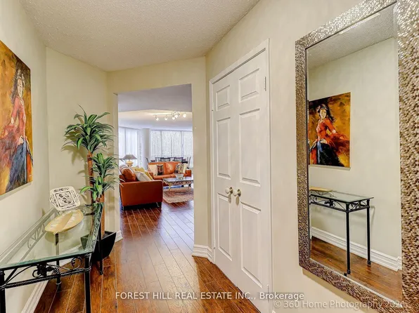 45 Kingsbridge Garden Cir Unit 204, Mississauga, ON L5R 3K4