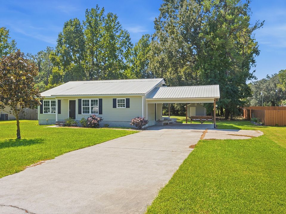 1st image of 334 Bay Ln