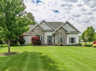175 Huntington Woods Dr, Madison, OH 44057