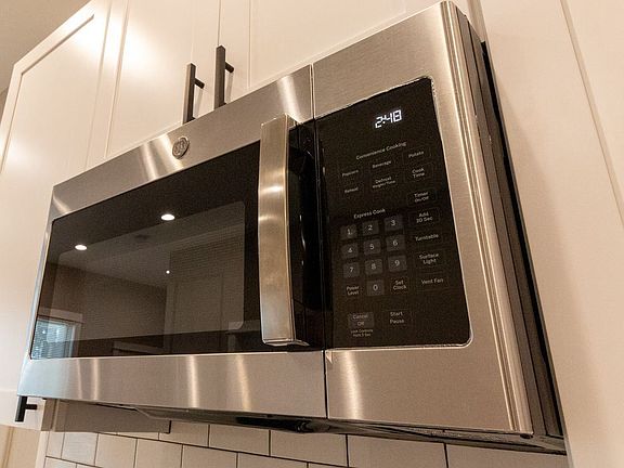 4th image of 3553 N Hamlin Ave #2C
