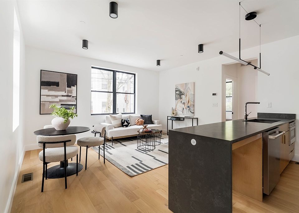1st image of 182 Tremont St #1