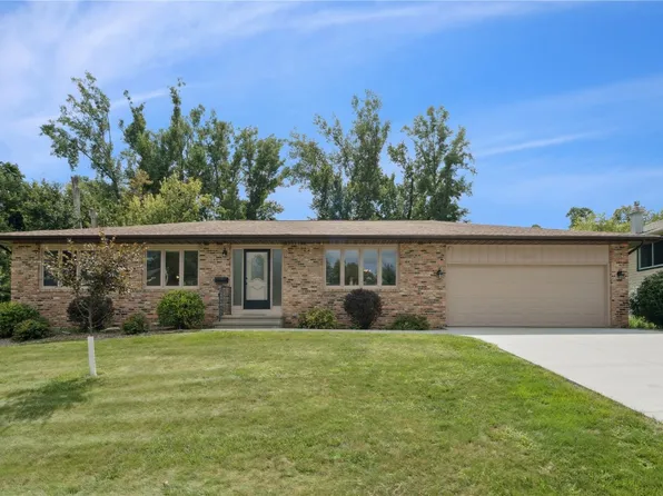 5207 Broadlawn Dr SE, Cedar Rapids, IA 52403