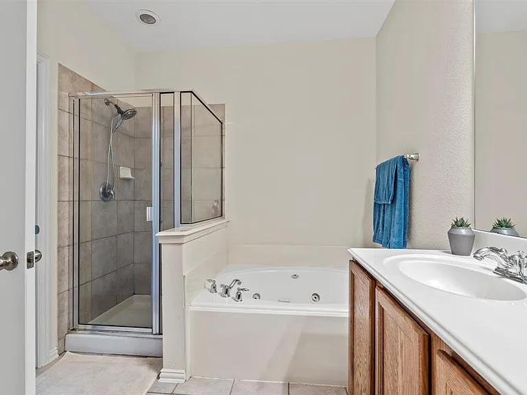 2356 Aurora Dr — Photo 20
