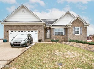 204 S Autumn Ridge Dr, Mount Washington, KY 40047