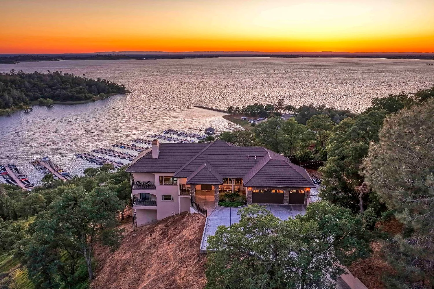 2095 Driftwood Cir photo 1