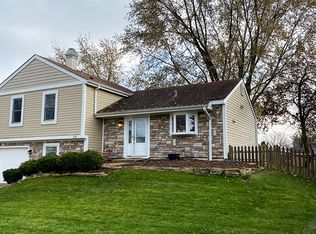 104 E McClellan St, Bartlett, IL 60103