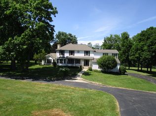 2612 Oak Ridge Rd, Crystal Lake, IL 60012