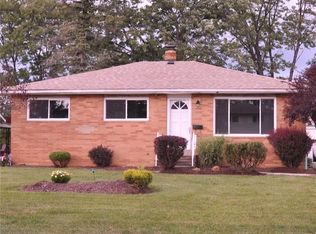5898 White Pine Dr, Bedford Heights, OH