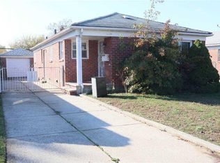 56-24 219th St, Oakland Gardens, NY 11364