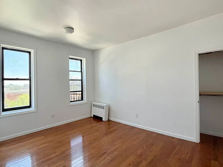 579 61st St #4C — Photo 8