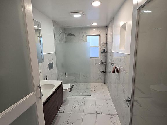 5th image of 71 Newark Pl Floor 1