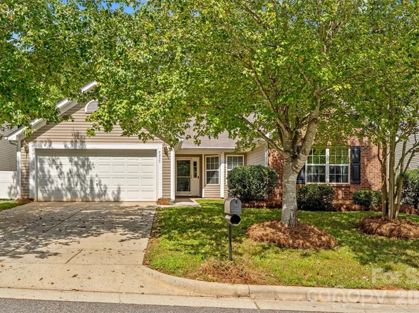 2457 Marthas Ridge Dr, Statesville, NC 28625