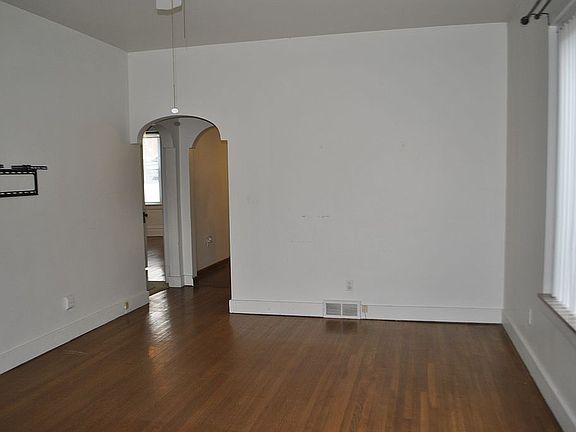 1st Floor-Living Room