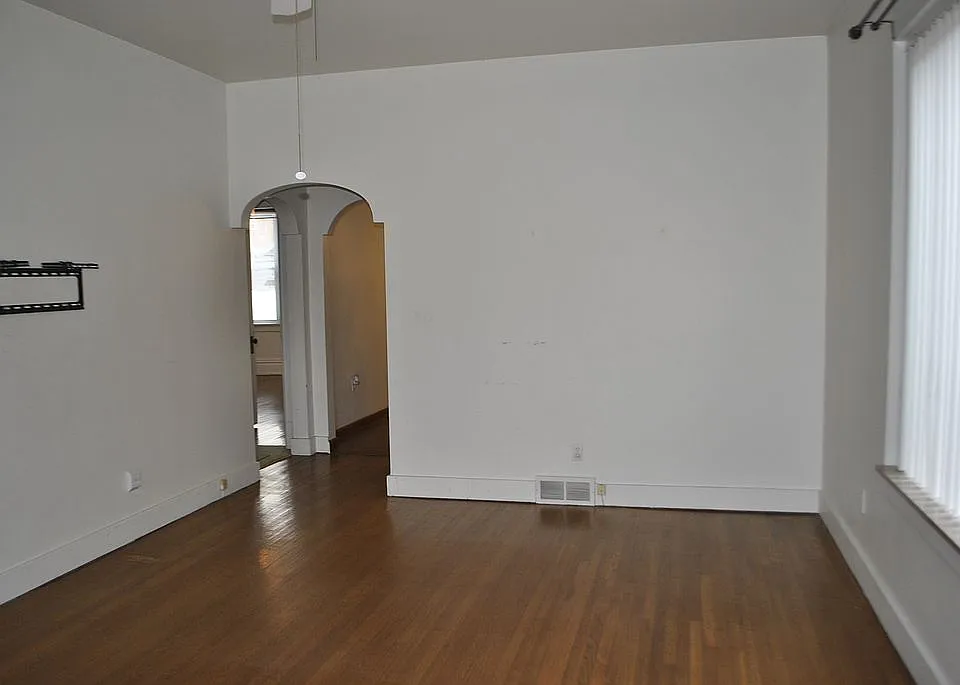 1st Floor-Living Room
