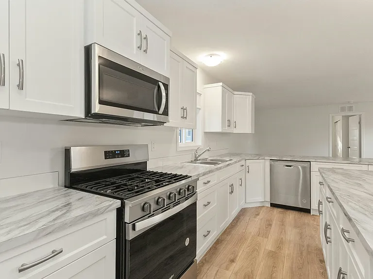 24330 Fraser Hwy — Photo 5