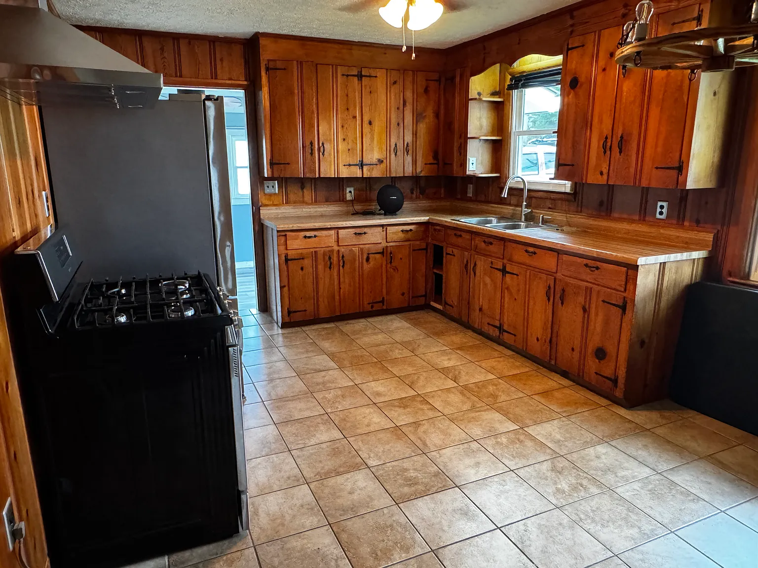 2 bed, 1056 sqft, $1,850 — Photo 3