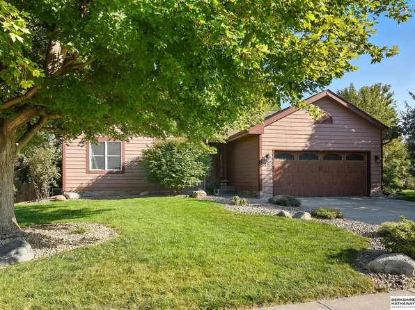 21810 Westridge Dr, Gretna, NE 68028
