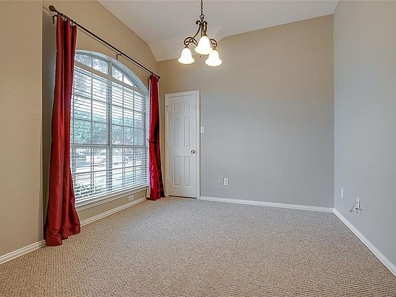 5th image of 2510 Wagonwheel Dr