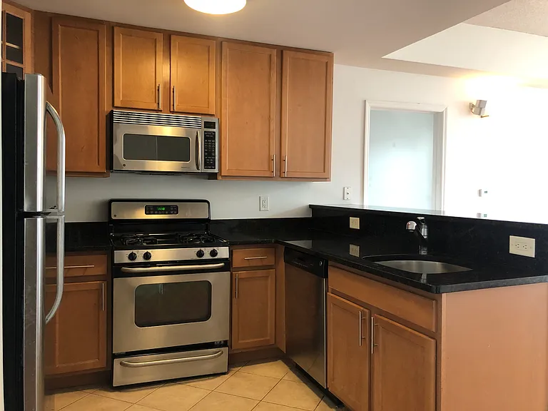 4315 Park Ave #5E — Photo 3