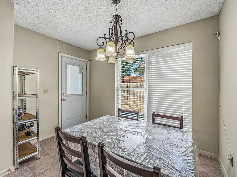 9915 Villa Verde Dr — Photo 10