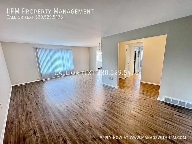 Aristocrat Apartments — Photo 11