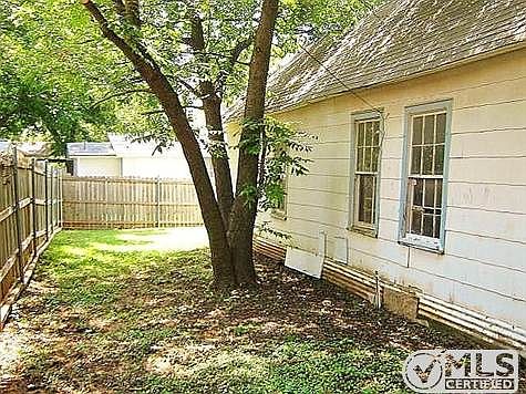 5th image of 911 S Sparks St