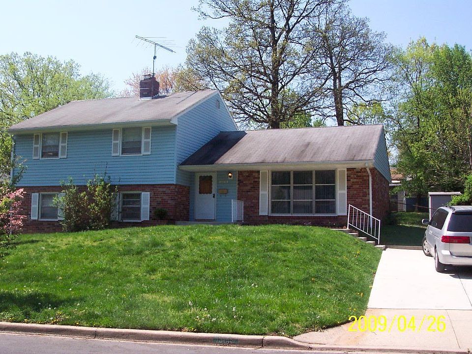 split level in Calverton