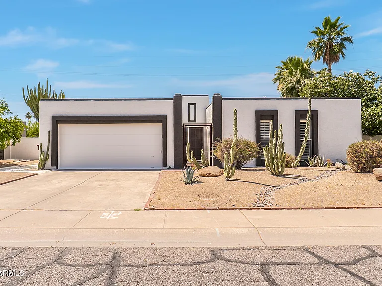7901 E Luke Ln — Photo 5
