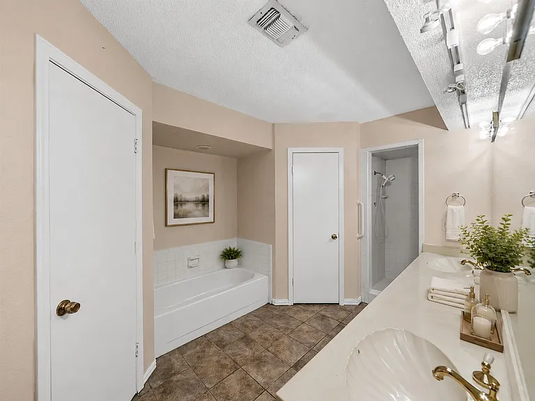 Primary ensuite bath
