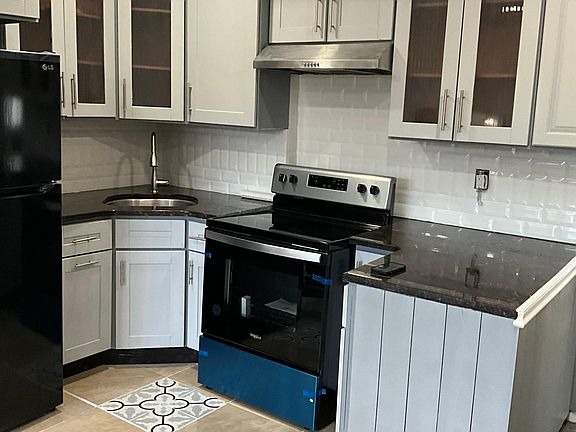 4th image of 133 Avenue 2