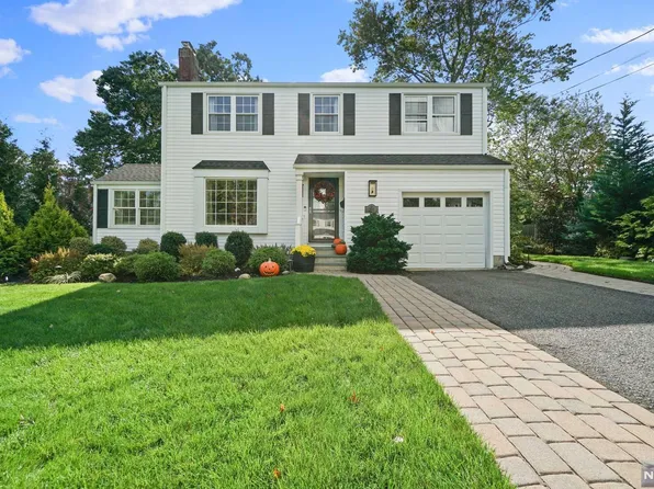 265 Concord Dr, River Edge, NJ 07661