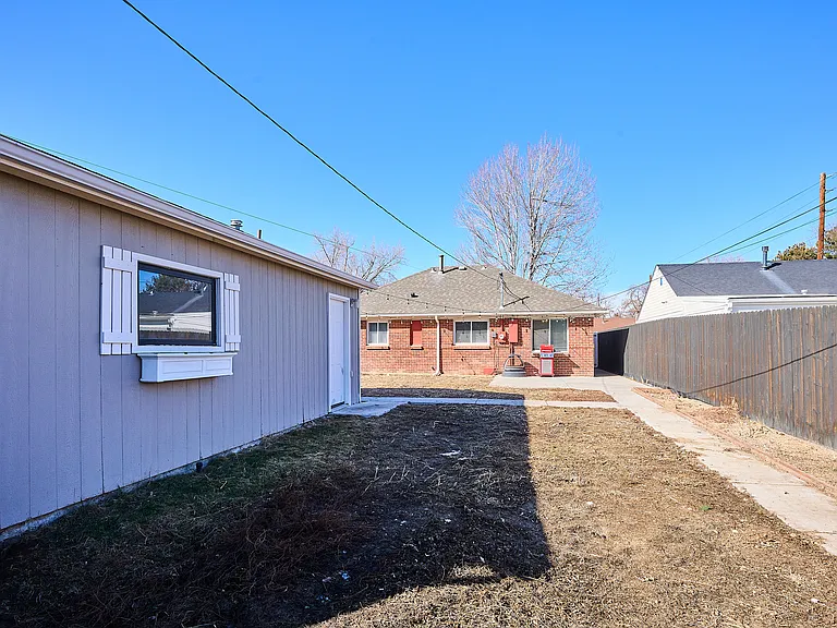 1680 N Syracuse St — Photo 24