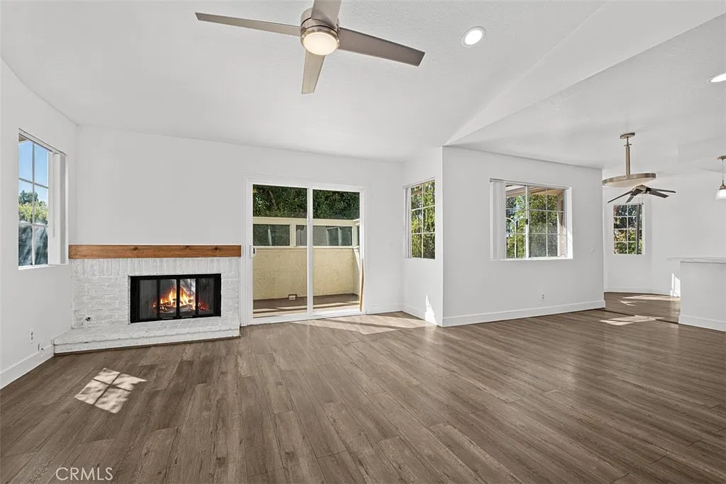 3 bed, 1356 sqft, $3,850 — Photo 3