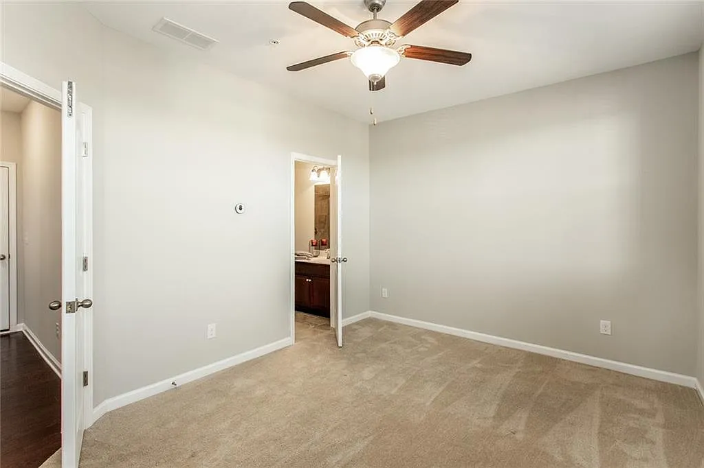 4 bed, 3.5 bath, 3094 sqft, $3,600 — Photo 3