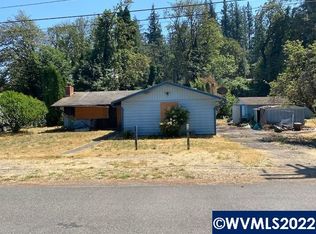 960 SW Spring St, Mill City, OR 97360