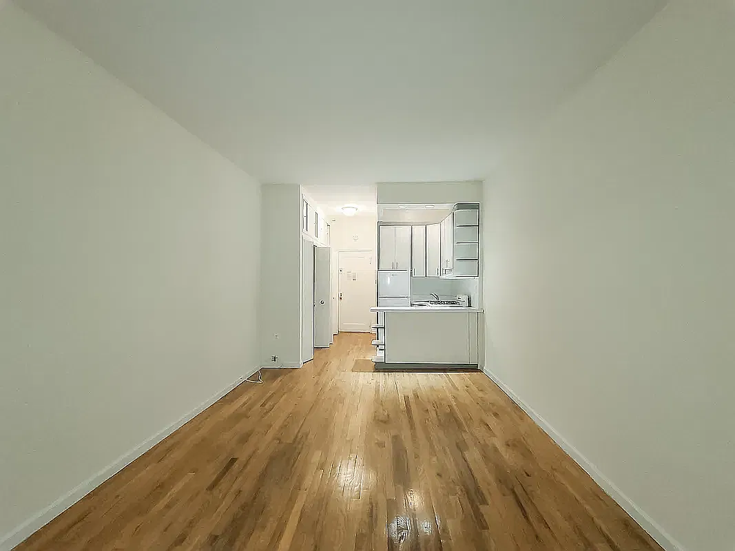 226 East 74th Street — Photo 2
