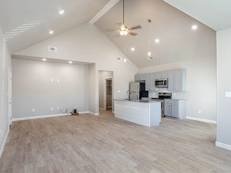 900 Valley Oaks Ln #P — Photo 6
