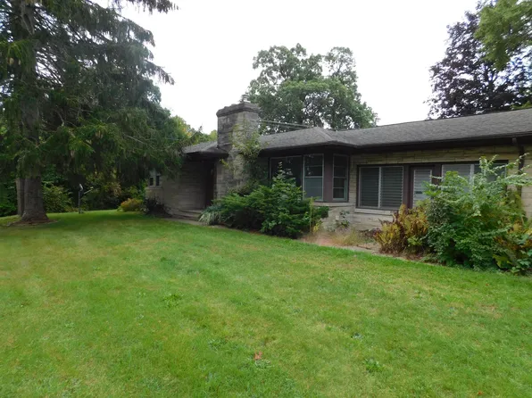 460 Collins Ave, Benton Harbor, MI 49022
