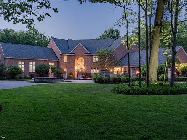 35 Cableknoll Ln, Moreland Hills, OH 44022
