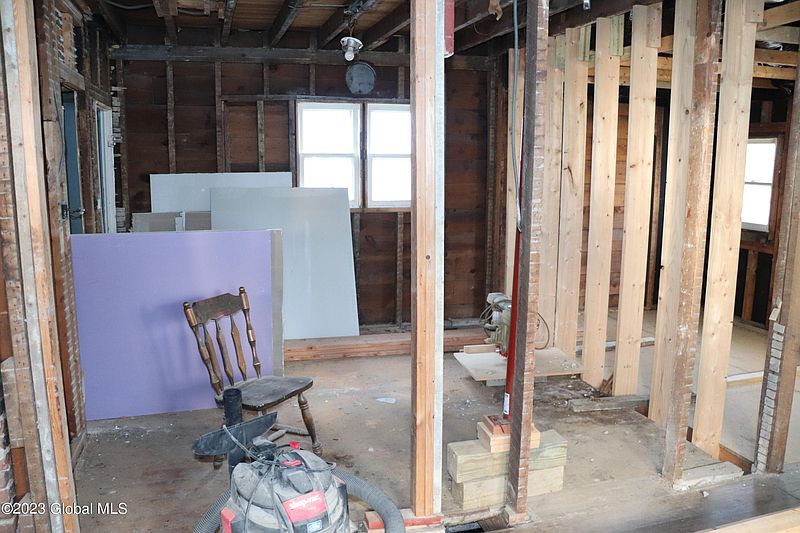 5th image of 215 Clayton Road
