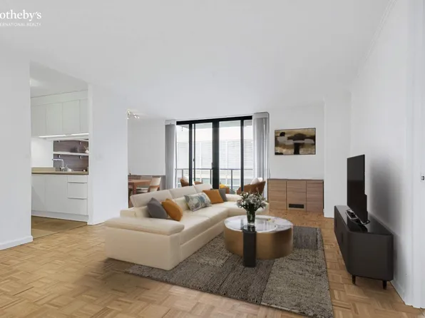 161 West 61st Street image 4 of 23