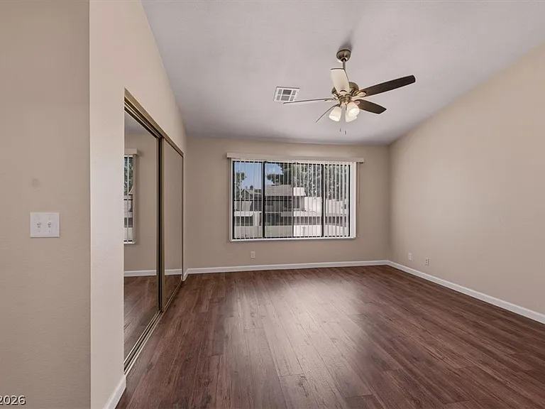 2410 Pickwick Dr — Photo 15