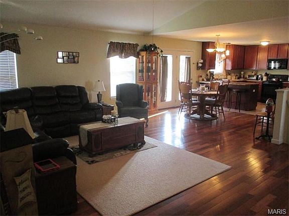 5th image of 123 Cuivre River Dr