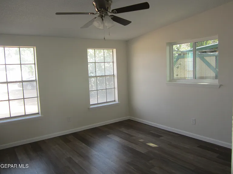 305 Corvena Way — Photo 48