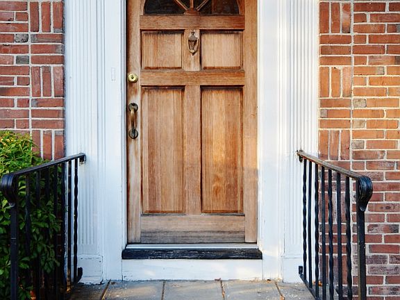 Exterior Front Entry