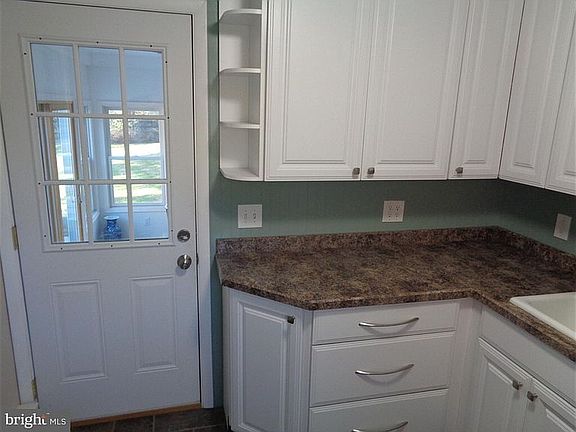 5th image of 311 Evergreen Rd