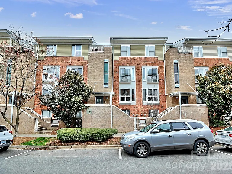 621 Raphael Pl — Photo 1