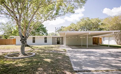 2807 Bluebonnet St Photo 1